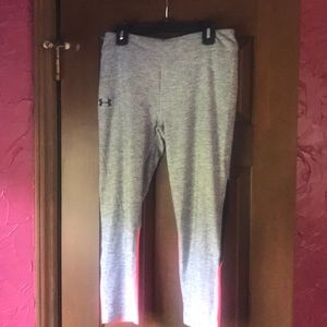 YL Under Armour capris